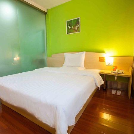 7 Days Inn Wuhan Bagian luar foto