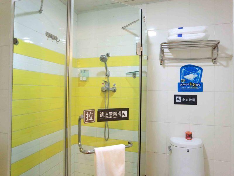 7 Days Inn Wuhan Bagian luar foto