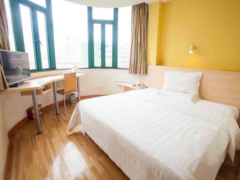 7 Days Inn Wuhan Bagian luar foto